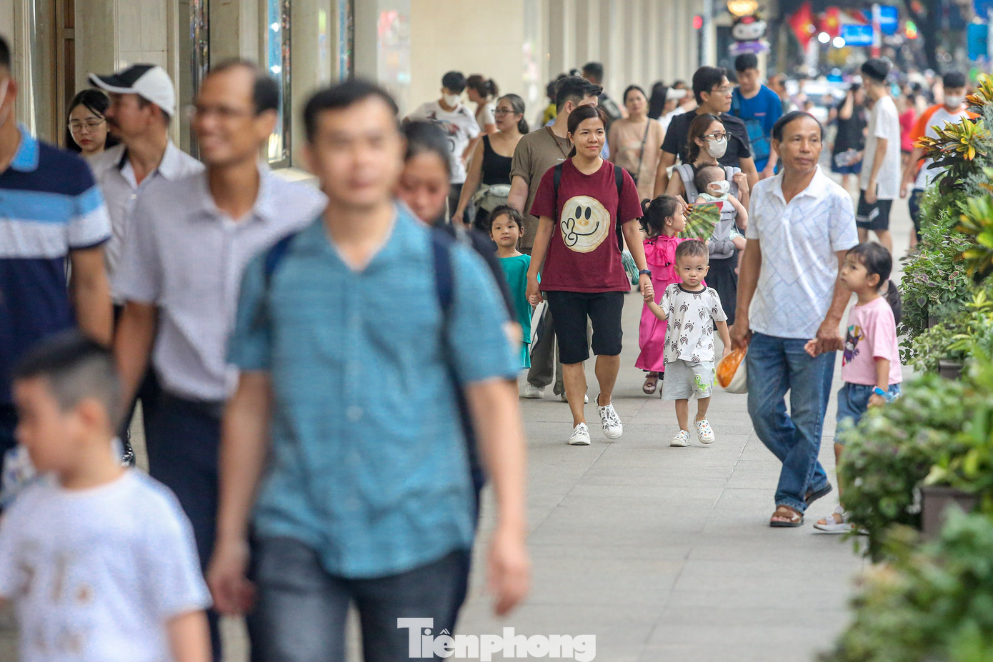 Khu vực phố Hàng Bài, lối đi vào phố đi bộ.