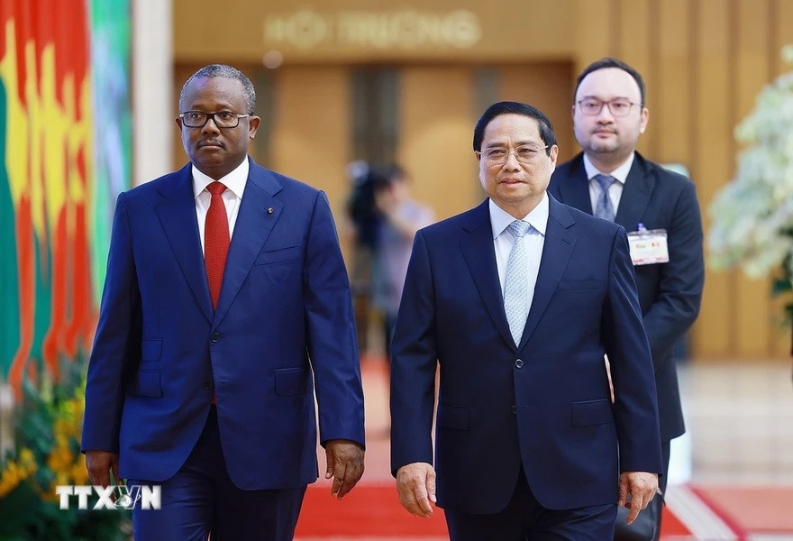 Thủ tướng Phạm Minh Chính hội kiến Tổng thống Cộng hòa Guinea-Bissau Umaro Sissoco Embaló. (Ảnh: Dương Giang/TTXVN)