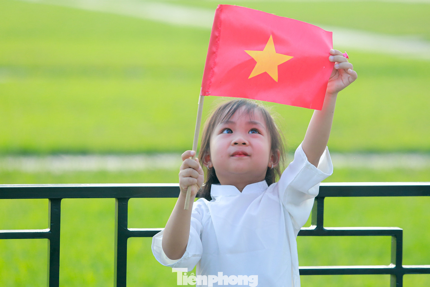 Nhiều phụ huynh đầu tư thuê thợ ảnh với giá từ 1-2 triệu đồng để lưu lại những khoảnh khắc đẹp cho các con.