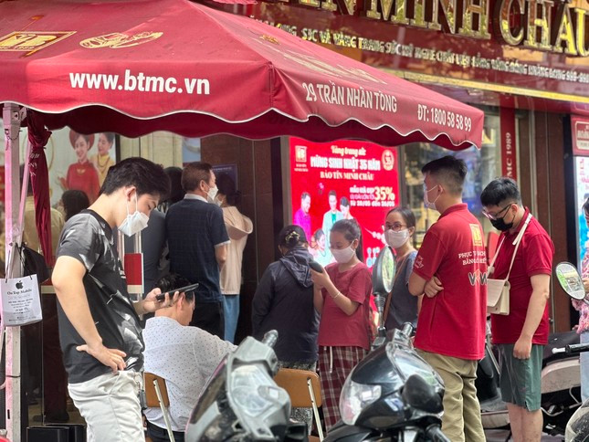 Ngân hàng Nhà nước vẫn đang thanh tra các đơn vị về kinh doanh vàng. Ngân hàng Nhà nước vẫn đang thanh tra các đơn vị về kinh doanh vàng.