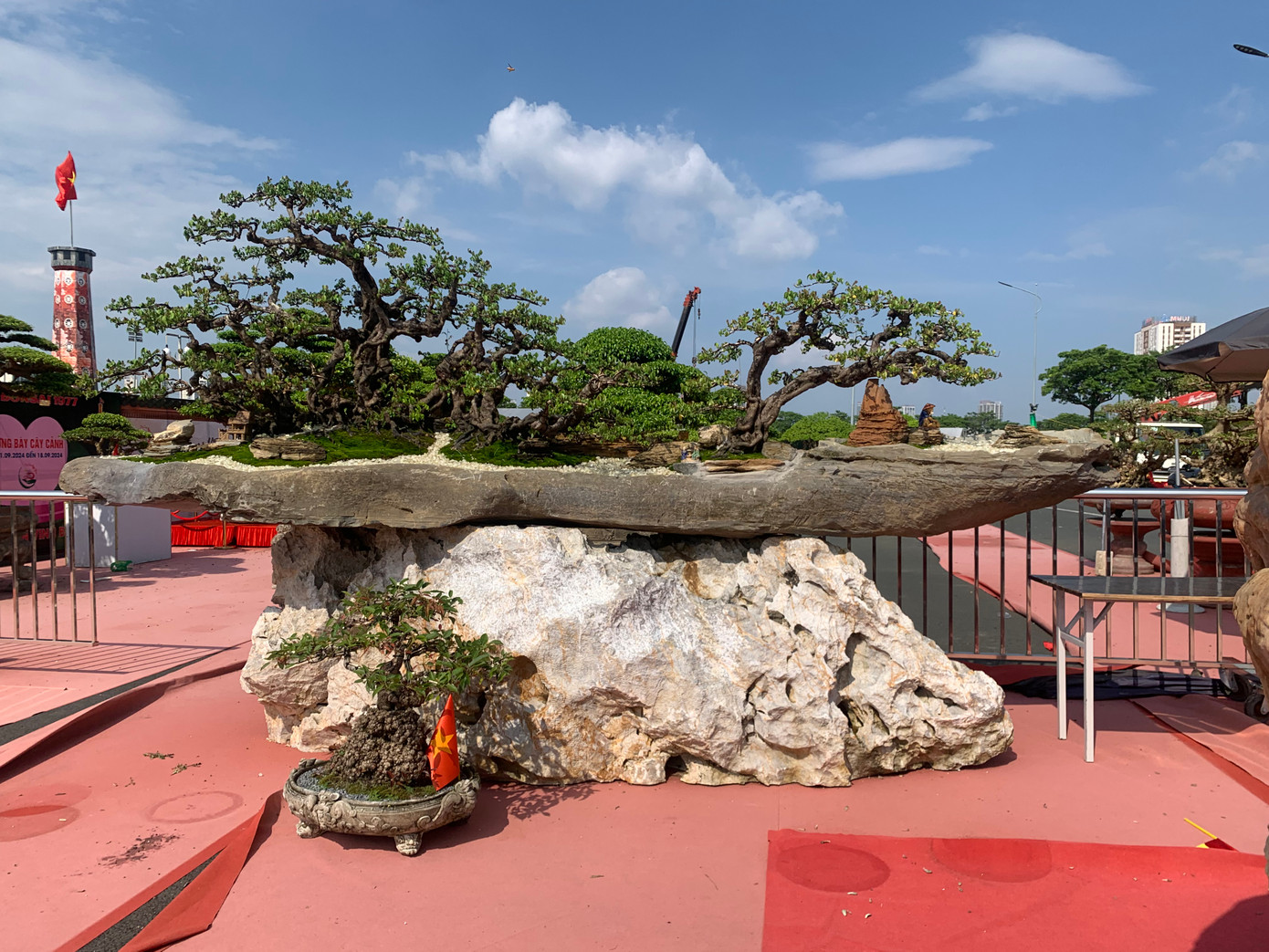 Tác phẩm được trang trí bắt mắt, thu hút người xem, người chơi.