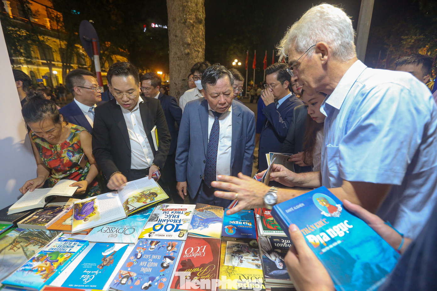 Hội sách còn nhận được sự hưởng ứng, tham gia của một số cơ quan ngoại giao như: Đại sứ quán các nước: Lào, Campuchia, Pháp, Ý. Hội sách còn nhận được sự hưởng ứng, tham gia của một số cơ quan ngoại giao như: Đại sứ quán các nước: Lào, Campuchia, Pháp, Ý.