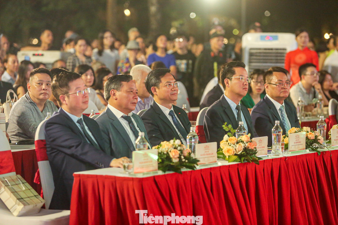 Các đồng chí lãnh đạo Trung ương, thành phố Hà Nội dự lễ khai mạc. Các đồng chí lãnh đạo Trung ương, thành phố Hà Nội dự lễ khai mạc.