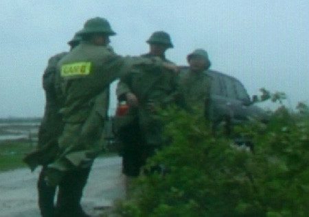 Các đồng chí lãnh đạo Công an Thái Bình kiểm tra công tác phòng chống cơn bão số 5 tại Thái Thụy