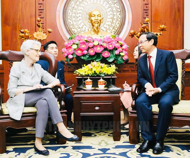 Bí thư Thành uỷ TPHCM Nguyễn Văn Nên tiếp và hội đàm với bà Wendy Sherman, Thứ trưởng Bộ Ngoại giao Hoa Kỳ. Ảnh: Thành ủy TPHCM.