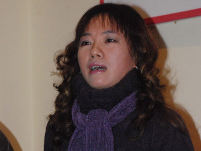 Vi Thùy Linh trong buổi họp báo ra mắt tập thơ 