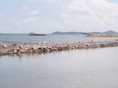  Vị trí dự tính đặt nhà máy nhiệt điện vẫn mênh mông nước biển