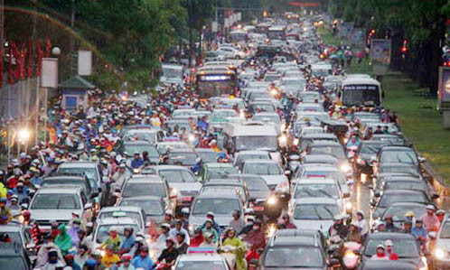 Ông Thăng nói, những người đi ô tô là những người đỡ nghèo hơn