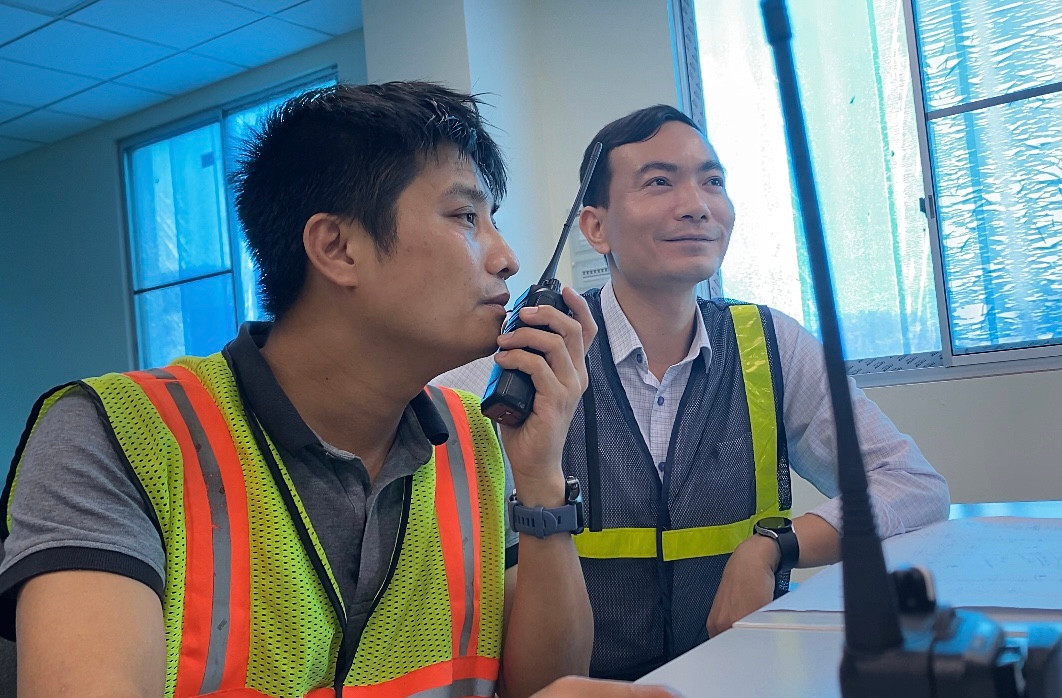 Bên trong phòng điều khiển nhà máy xử lý nước thải Yên Xá.