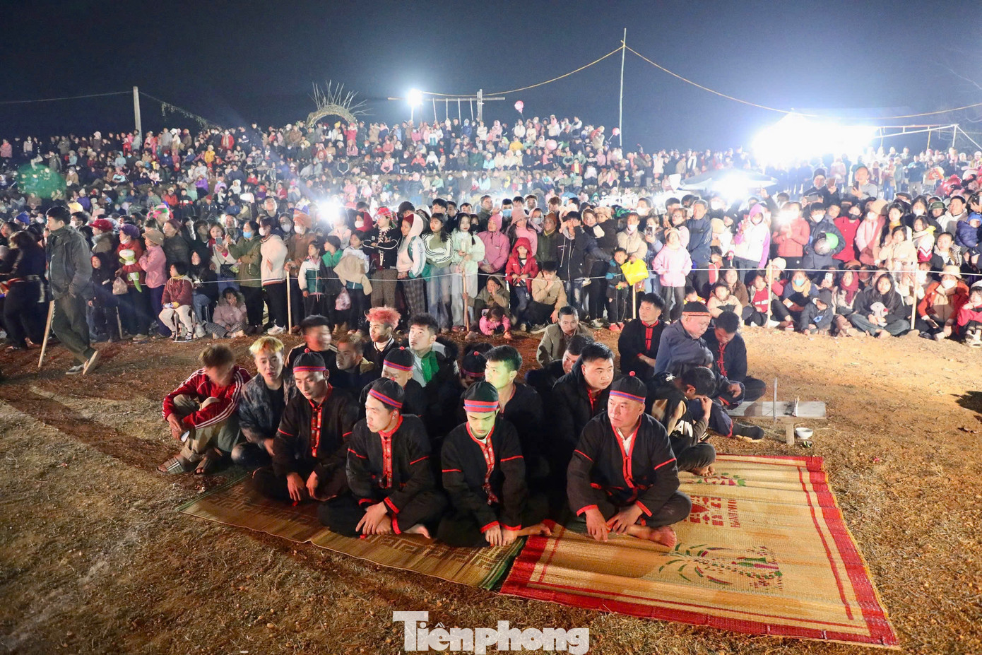 Thành viên đội nhảy lửa phải là những người khỏe mạnh, dũng cảm, được chọn lựa kỹ càng trong cộng đồng.