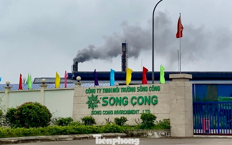 Khu liên hợp xử lý rác Sông Công (Công ty TNHH Môi trường Sông Công) xả khói đen kịt.