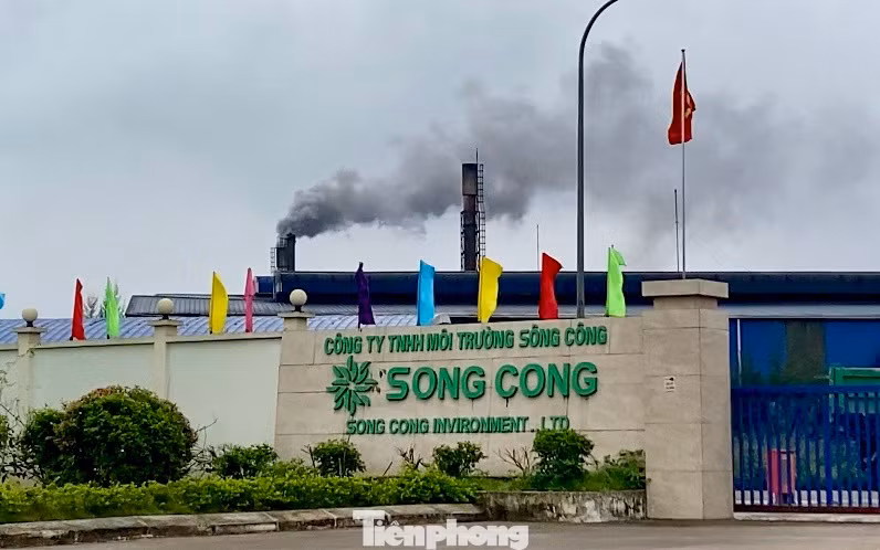 Khu liên hợp xử lý rác Sông Công (Công ty TNHH Môi trường Sông Công) xả khói đen kịt. Khu liên hợp xử lý rác Sông Công (Công ty TNHH Môi trường Sông Công) xả khói đen kịt.