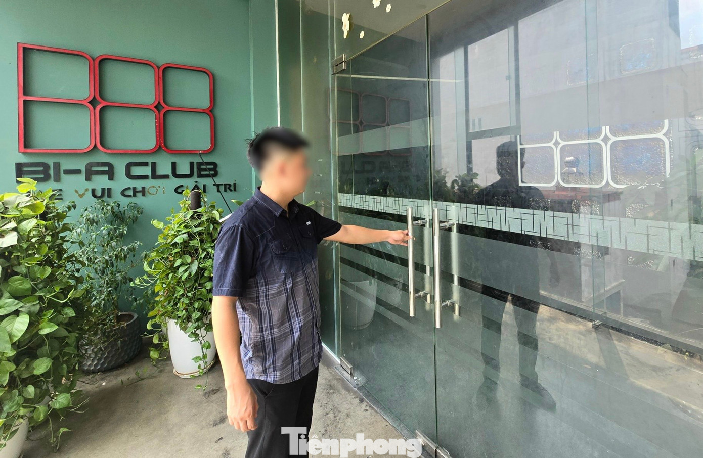 Ngày 8/7, báo Tiền Phong đăng tải loạt bài viết: “Thâm nhập những phòng chơi game sát phạt bằng tiền”; Cận cảnh phòng chơi game sát phạt bằng tiền triệu giữa Thủ đô"; “Những phòng game sát phạt đỏ đen quy mô khủng tại Bắc Ninh”, “Những phòng game sát phạt đỏ đen quy mô khủng tại Bắc Ninh” có dấu hiệu đánh bạc và tổ chức đánh bạc tại TP Hà Nội và TP Bắc Ninh. Sau phản ánh, tụ điểm tại tầng 4 số 424-426 đường Nguyễn Trãi, phường Thanh Xuân Trung đã lập tức đóng cửa.