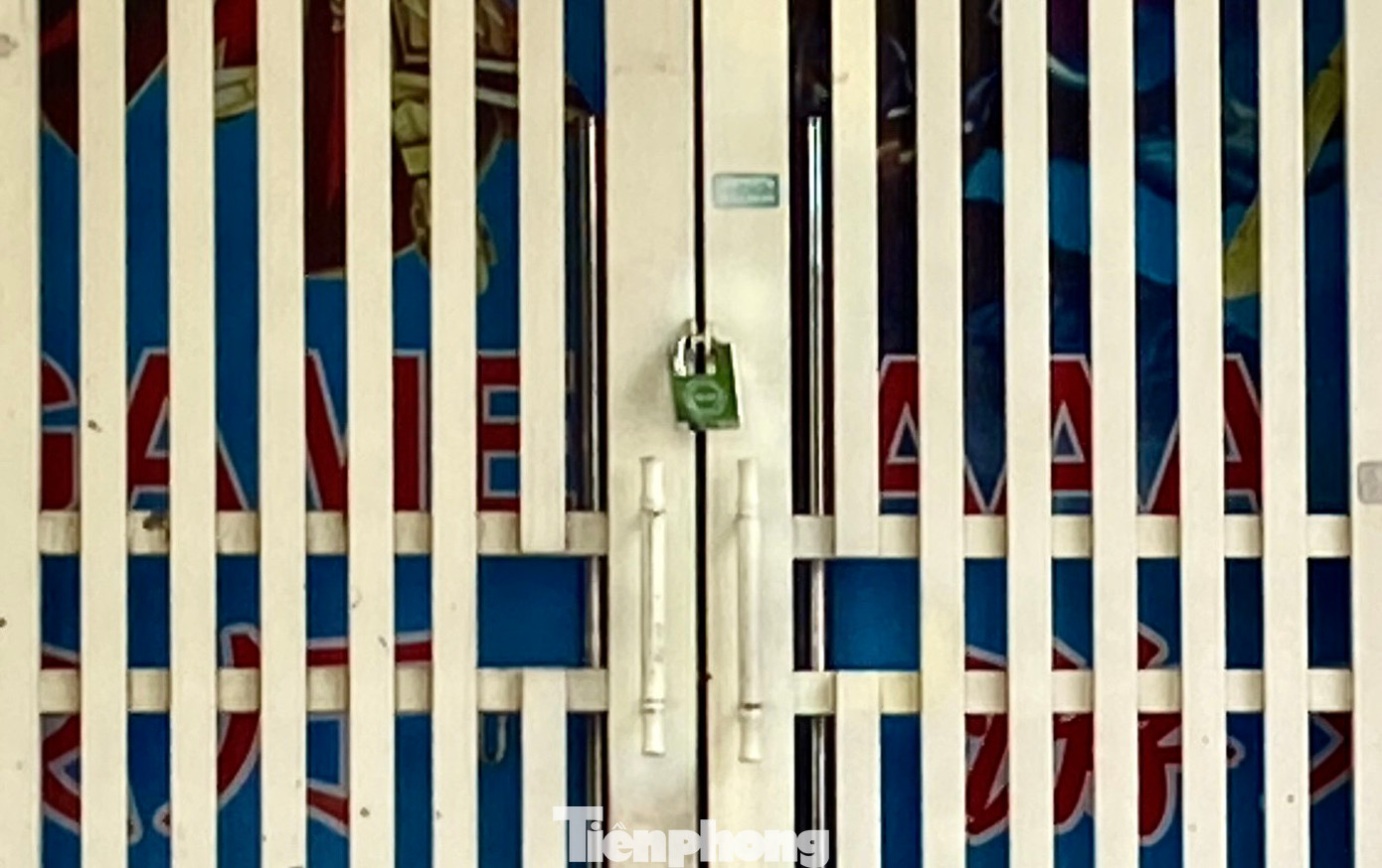 Tụ điểm tại số 280 cũng trong tình trạng “cửa đóng then cài”.