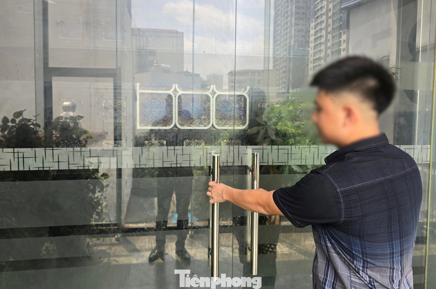 Ngày 9/7, theo nguồn tin của Tiền Phong, lực lượng công TP Hà Nội đang phối hợp với công an quận Thanh Xuân kiểm tra, xác minh thông tin phản ánh của báo về tụ điểm chơi game điện tử đổi tiền thành điểm chơi và ngược lại này.