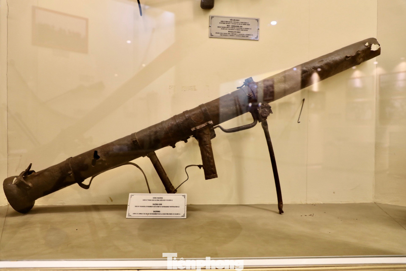 Súng DKZ 75mm, súng DKZ 55mm, súng trung liên, súng BAZOKA.