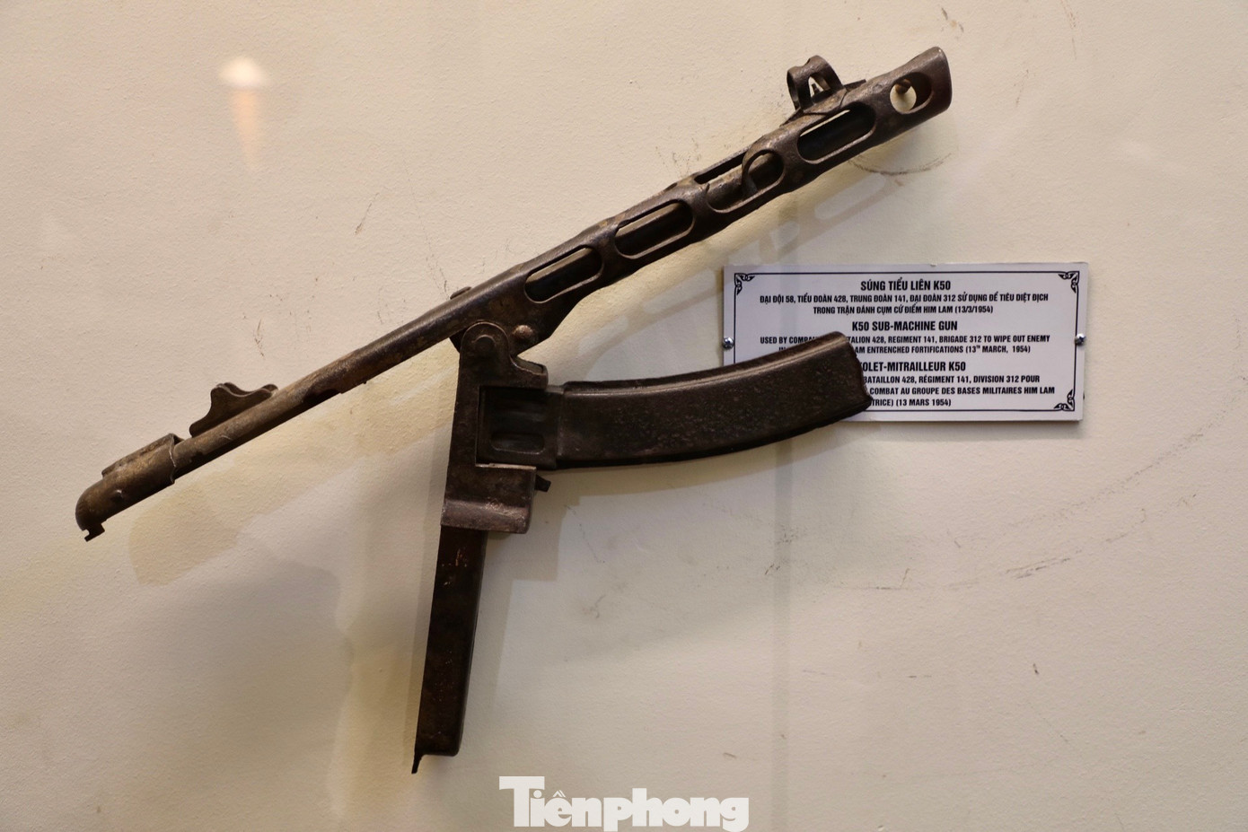 Súng trường MAS, súng tiểu liên K50 và súng tiểu liên TUYN.