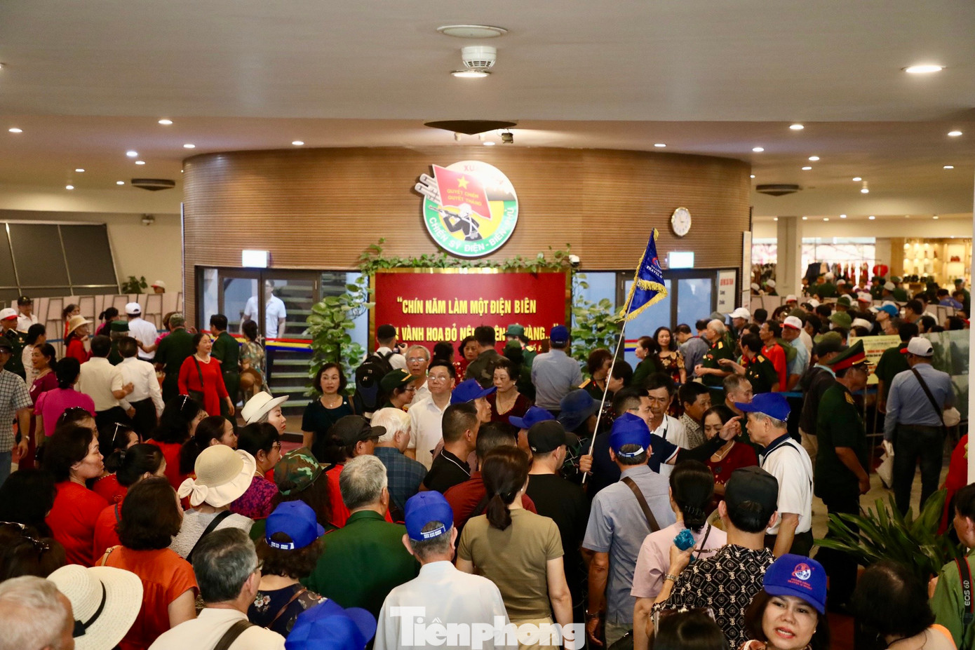 Vào dịp kỷ niệm 70 năm chiến thắng Điện Biên Phủ, Bảo tàng Chiến thắng lịch sử Điện Biên Phủ đón hàng nghìn lượt khách tham quan mỗi ngày.