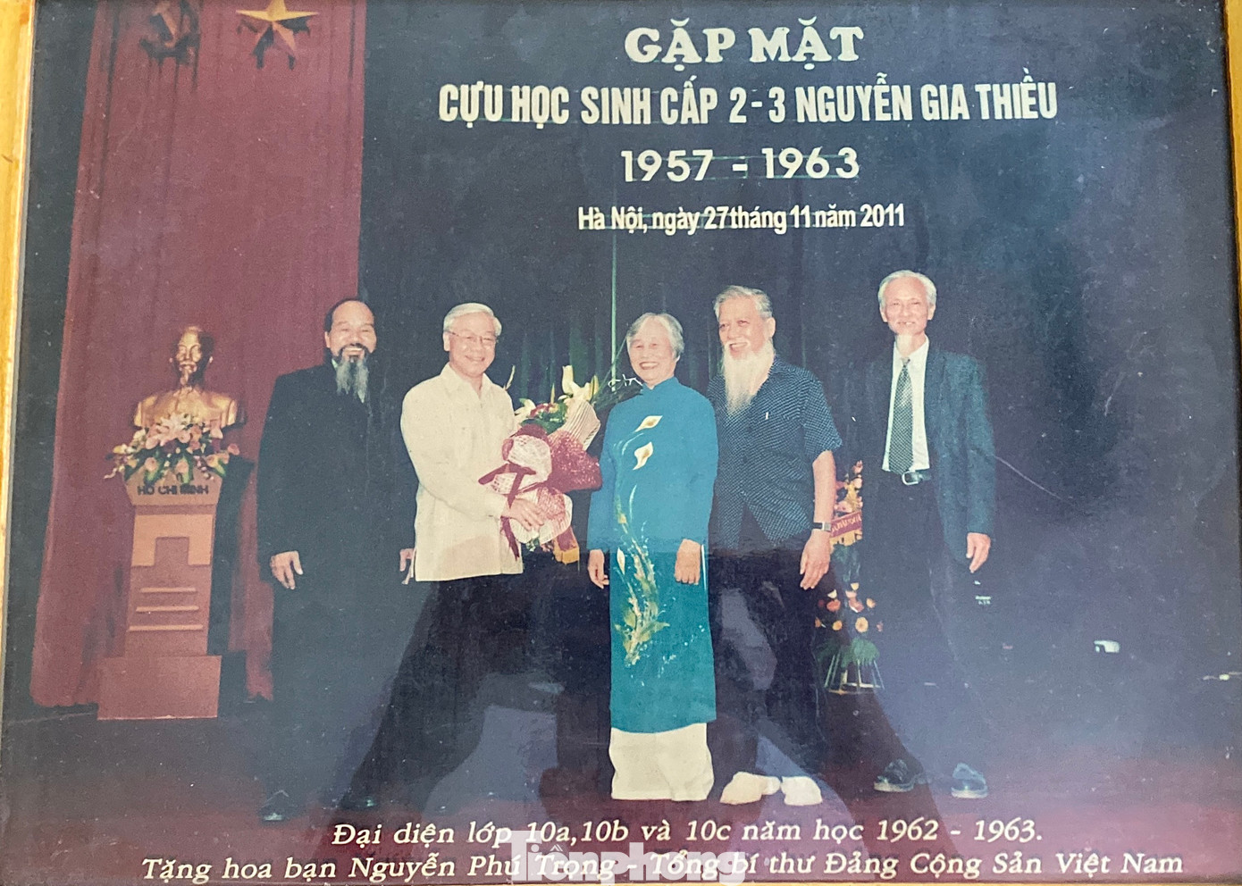 Tổng Bí thư Nguyễn Phú Trọng gặp mặt cựu học sinh cấp 2 - 3 Trường Nguyễn Gia Thiều. Tổng Bí thư Nguyễn Phú Trọng gặp mặt cựu học sinh cấp 2 - 3 Trường Nguyễn Gia Thiều.