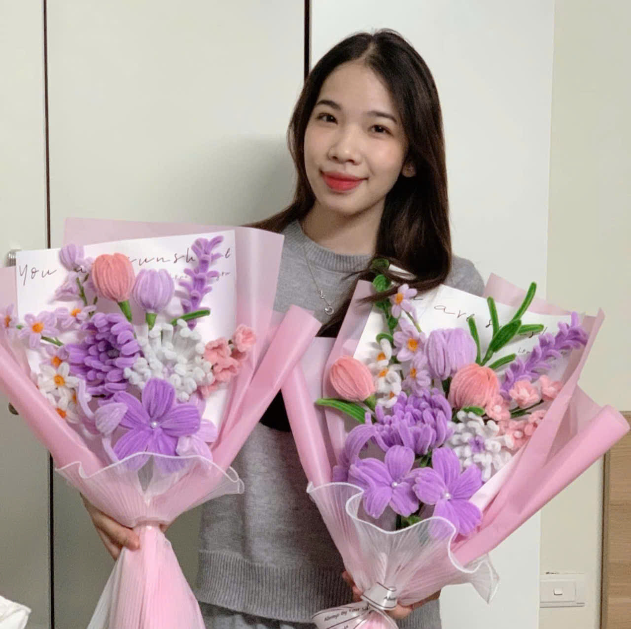 Tranh thủ dịp lễ, Thúy khởi nghiệp bán hoa kẽm nhung. Tranh thủ dịp lễ, Thúy khởi nghiệp bán hoa kẽm nhung.