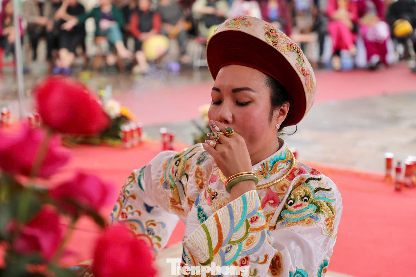 Trong hai ngày diễn ra sự kiện, các nghệ nhân sẽ trình diễn nhiều giá đồng đặc sắc, mang đến những tiết mục hát văn ca ngợi quê hương, đất nước, các vị anh hùng dân tộc.