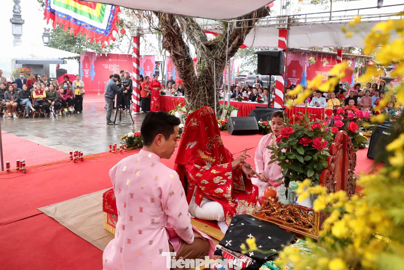 Chương trình có sự góp mặt của 24 nghệ nhân, thủ nhang, thanh đồng đến từ Hà Nội, Hưng Yên, Lạng Sơn… cùng các thành viên câu lạc bộ bảo tồn thực hành tín ngưỡng thờ Mẫu Tam phủ và Trung tâm nghiên cứu, bảo tồn văn hóa tín ngưỡng Việt Nam.