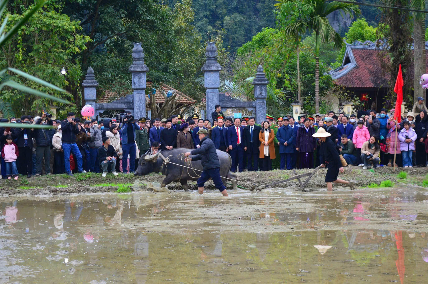 Nghi lễ Tịch điền tại Lễ hội Lồng Tông huyện Lâm Bình. Nghi lễ Tịch điền tại Lễ hội Lồng Tông huyện Lâm Bình.