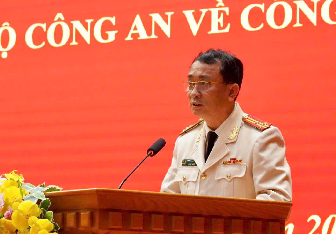 Thượng tá Nguyễn Mạnh Hùng phát biểu tại buổi lễ.