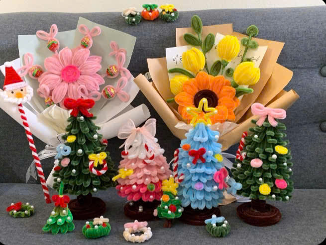 Phụ kiện Giáng sinh được làm hoàn toàn bằng kẽm nhung. Phụ kiện Giáng sinh được làm hoàn toàn bằng kẽm nhung.