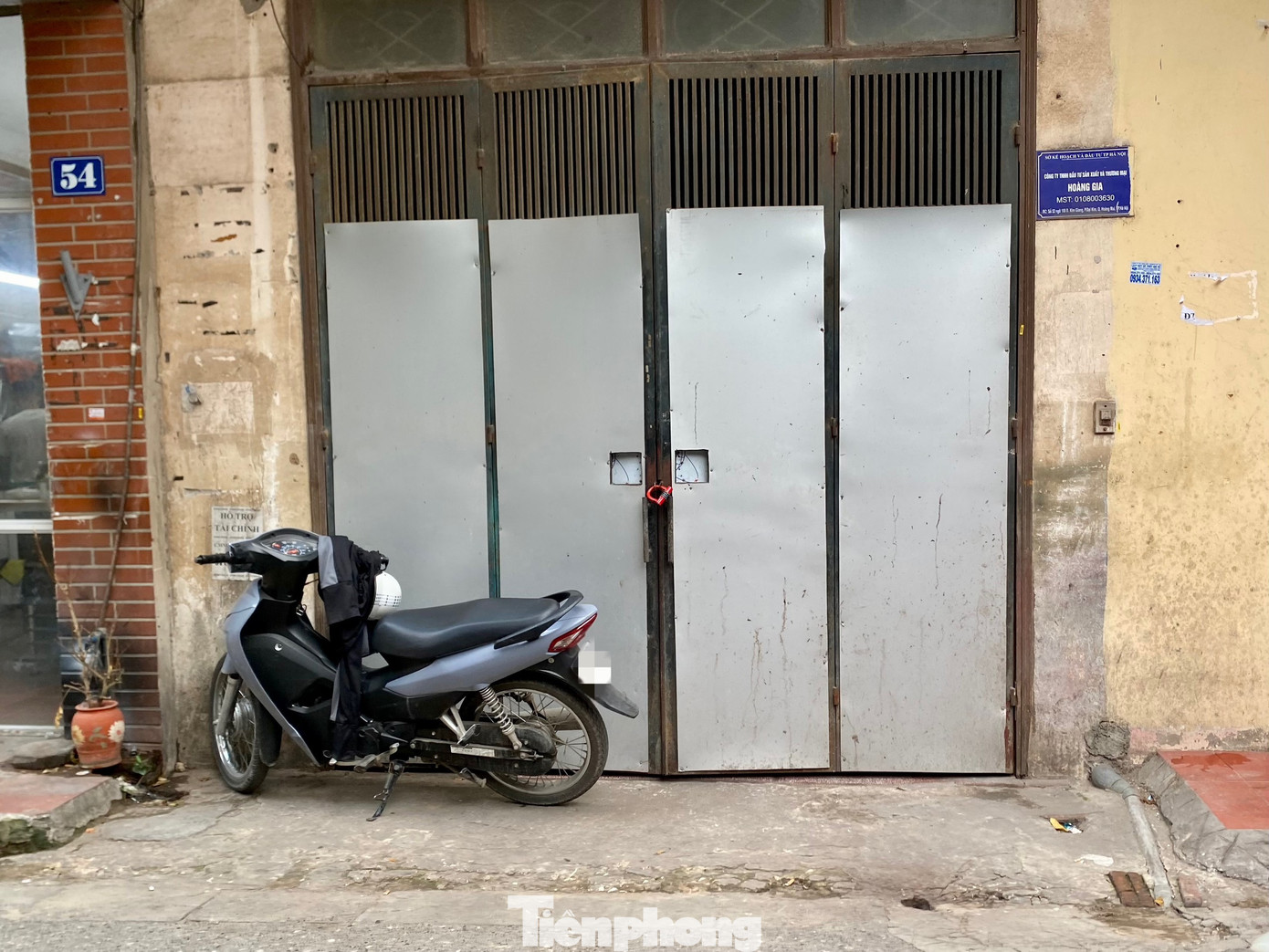 Theo ghi nhận, các tụ điểm kinh doanh trò chơi điện tử núp bóng máy đánh bạc tại ngõ 168 đường Kim Giang, phường Đại Kim, quận Hoàng Mai đã dừng hoạt động.