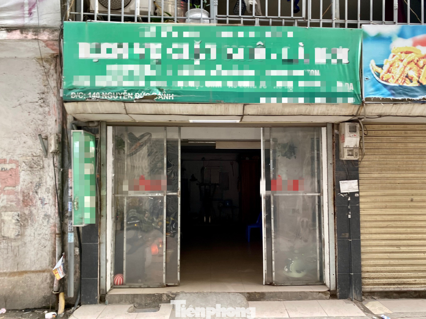 Các tụ điểm tại đường Nguyễn Đức Cảnh, phường Tương Mai, quận Hoàng Mai chỉ còn là căn nhà trống, máy trò chơi điện tử, bàn ghế đã không còn.