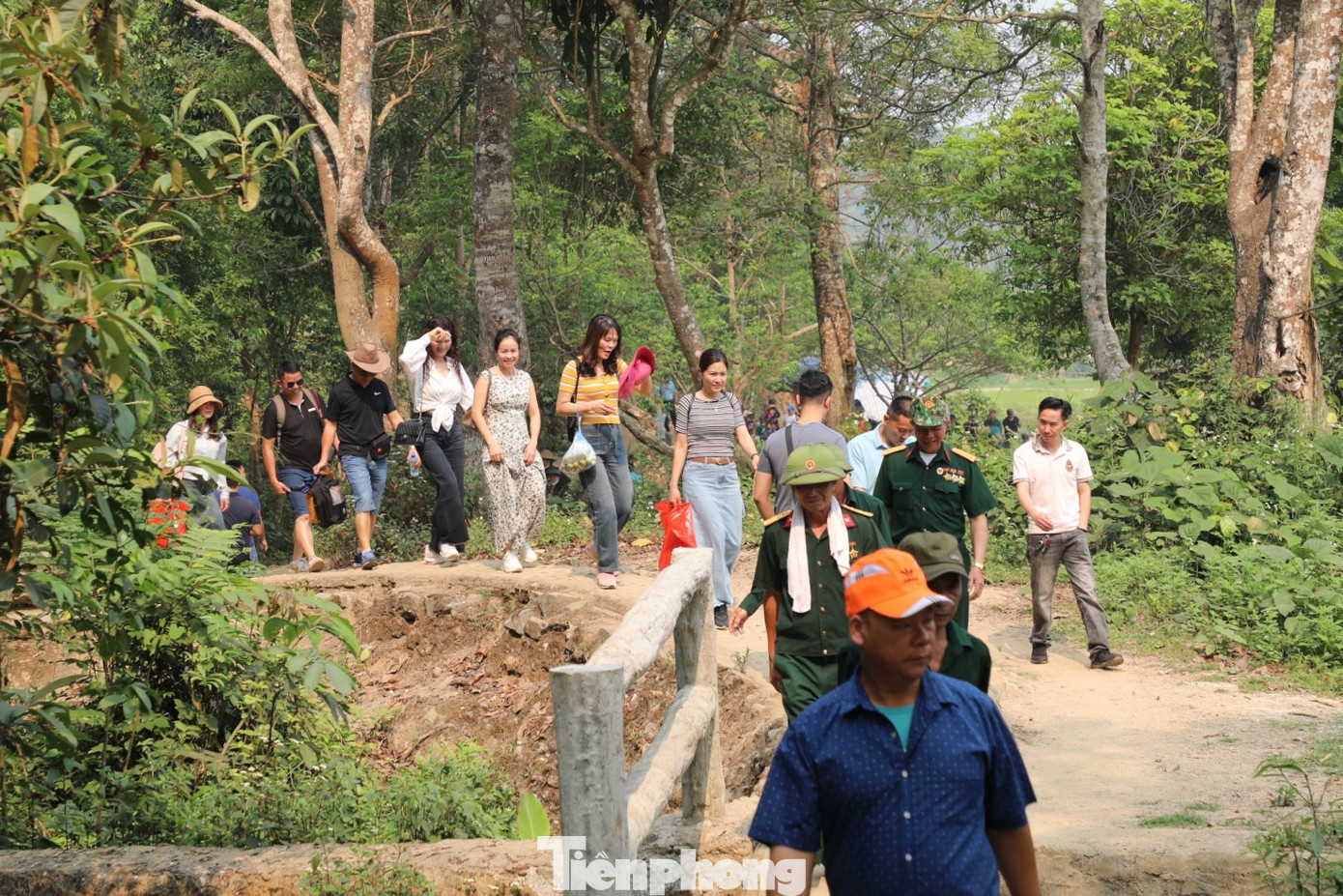 Vào những ngày tháng 5 lịch sử, Sở Chỉ huy Chiến dịch Điện Biên Phủ là địa chỉ đỏ của du khách trong và ngoài nước đến tham quan, tìm hiểu lịch sử.