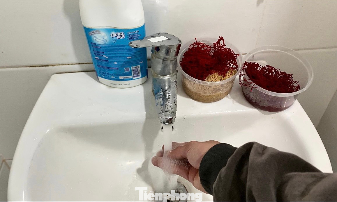 Người bệnh gặp nhiều bất tiện trong sinh hoạt vào những ngày giá rét.