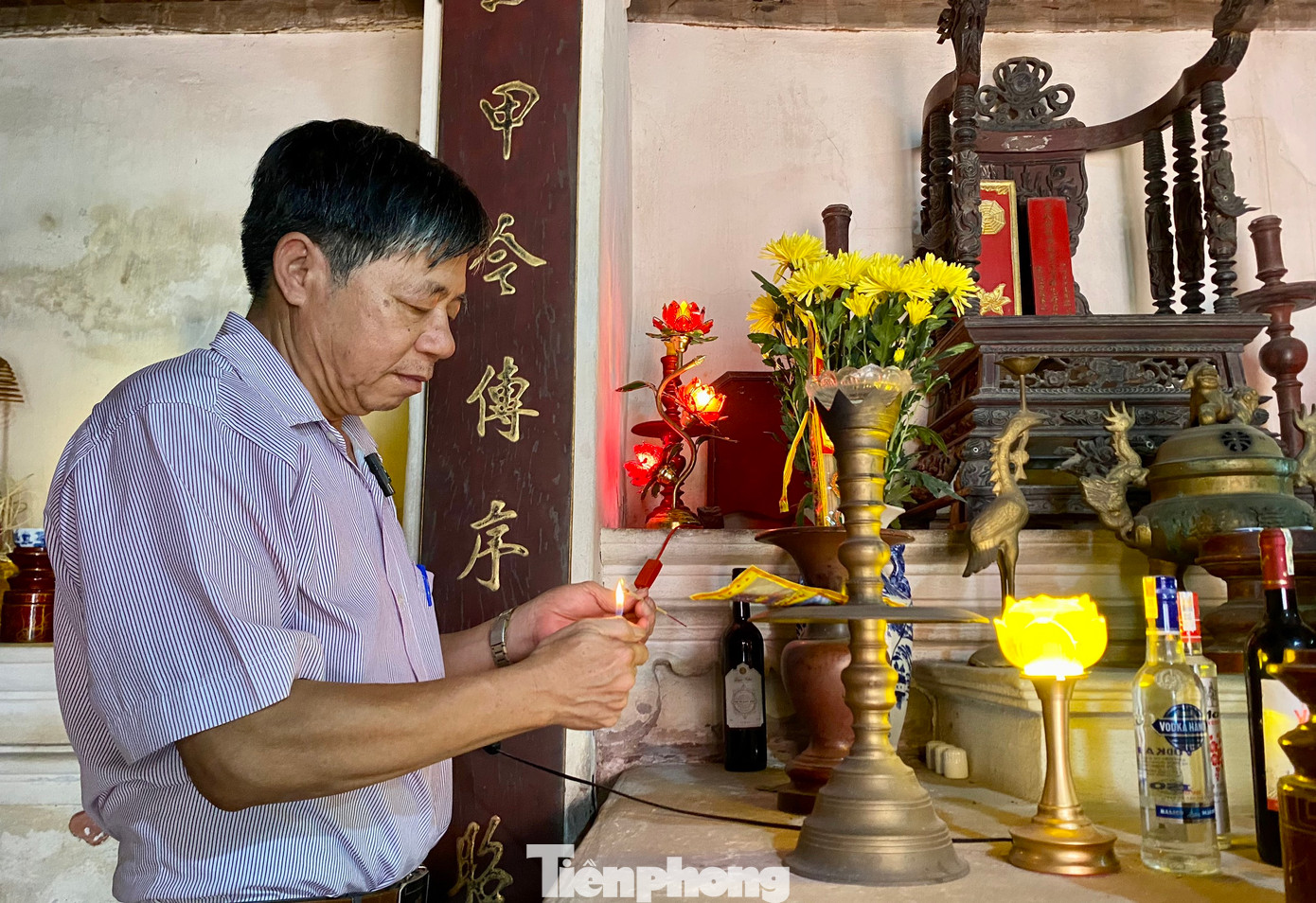 Ông Nguyễn Phú Việt, Trưởng họ Nguyễn Phú (cháu gọi Tổng Bí thư Nguyễn Phú Trọng là chú) chia sẻ có nhiều người tò mò muốn đến đây để xem nhà thờ của Tổng Bí thư như thế nào, có khang trang không? Nhưng khi họ đến thì rất ngạc nhiên, vì nhà thờ đơn sơ, mộc mạc như bao nhà thờ họ khác. Những ngày này, ông Việt luôn thắp hương tổ tiên, cầu nguyện cho Tổng Bí thư.