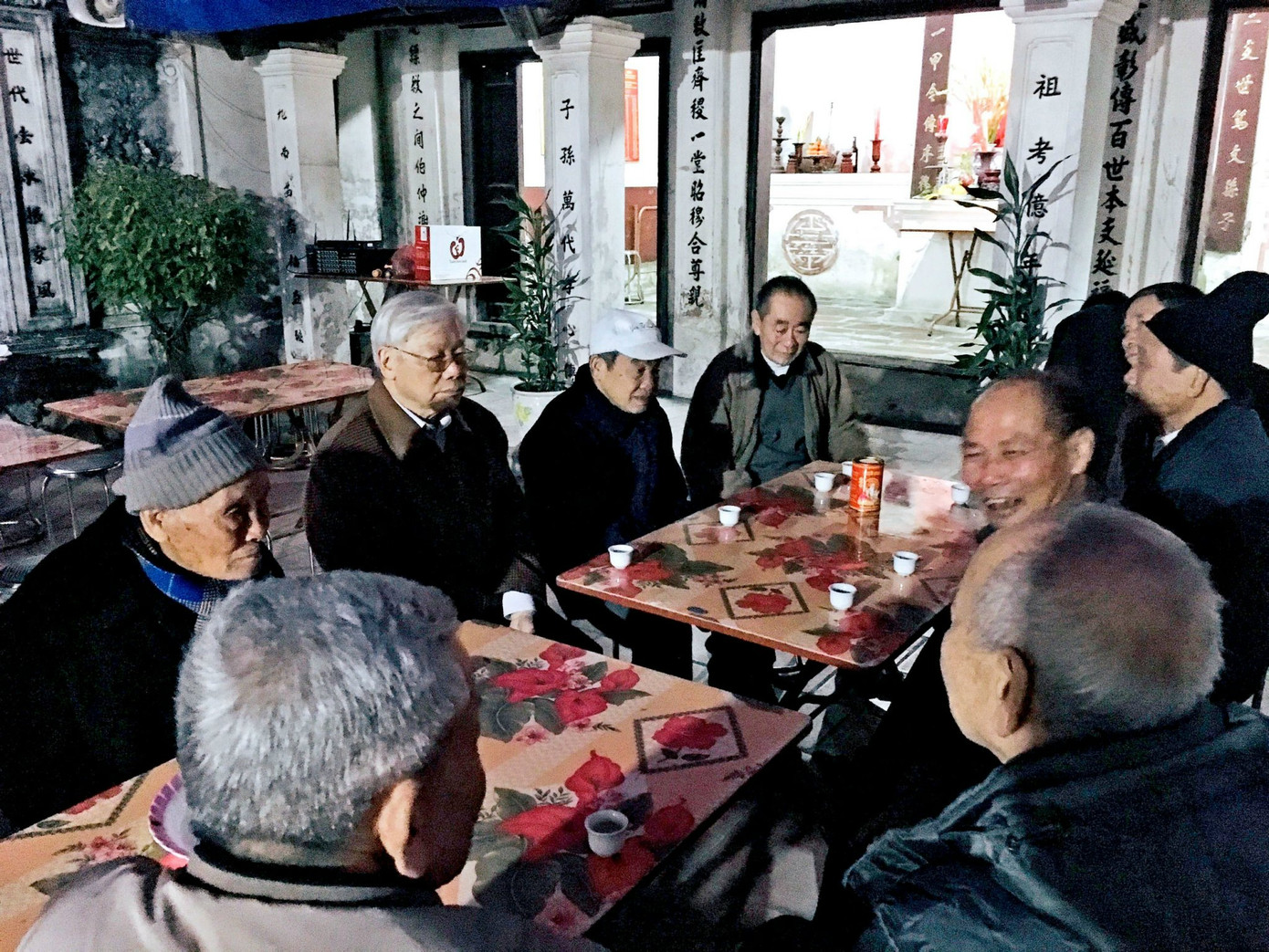 Tổng Bí thư Nguyễn Phú Trọng quây quần bên người thân trong lần họp họ.