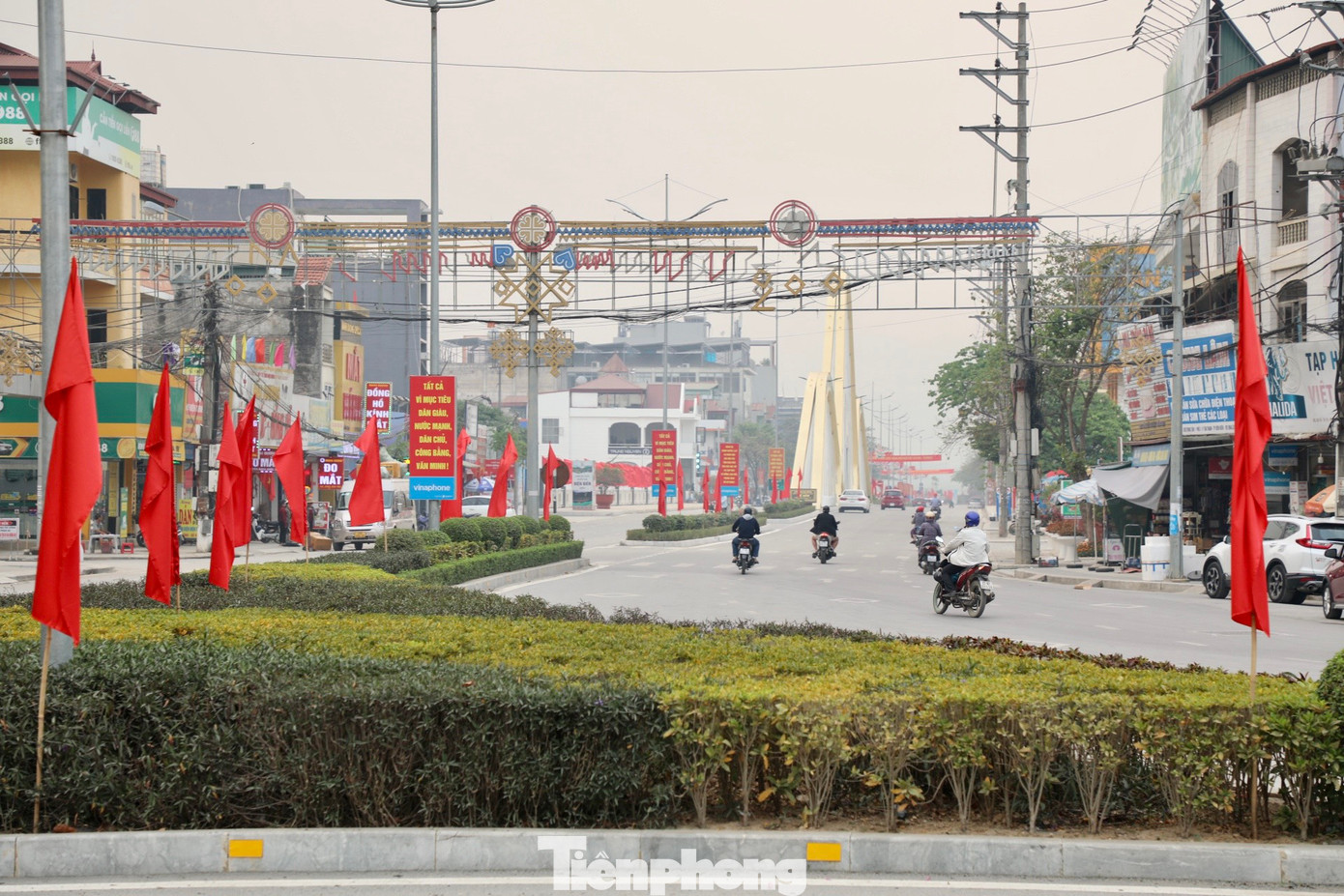 Công tác trang trí, tuyên truyền, cổ động trực quan đã được thành phố Điện Biên Phủ thực hiện trước đó nhiều ngày.