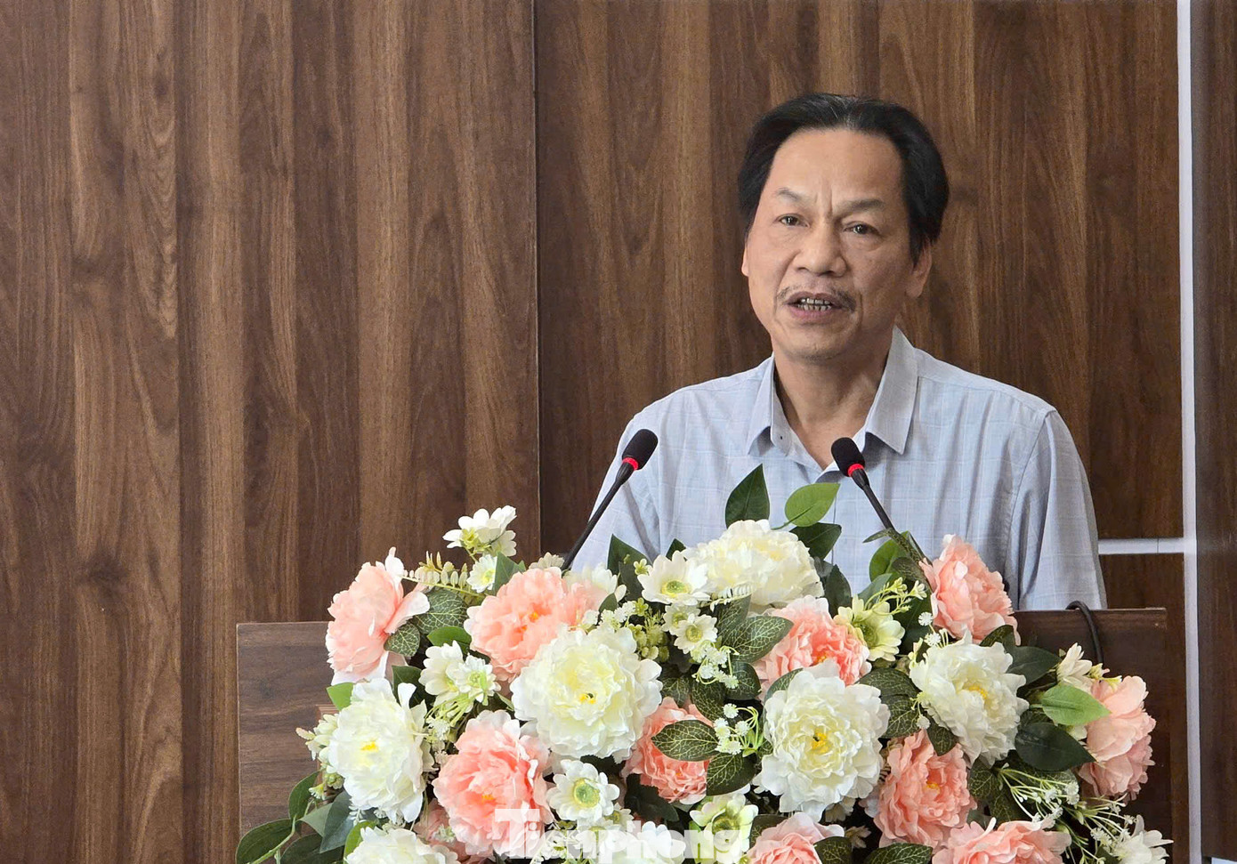 Nhà báo Lê Minh Toản, Phó Tổng Biên tập báo Tiền Phong cho biết, với báo Tiền Phong, những chương trình, hoạt động xã hội được tổ chức hàng năm như một dòng chảy không ngừng nghỉ. Thiên tai, lũ bão và những khủng hoảng khác xảy ra, báo Tiền Phong luôn có mặt, kết nối, gắn kết yêu thương, san sẻ tình người. Khi nghe đến những mất mát của huyện Văn Bàn chúng tôi xin chia sẻ bằng nguồn lực huy động được.