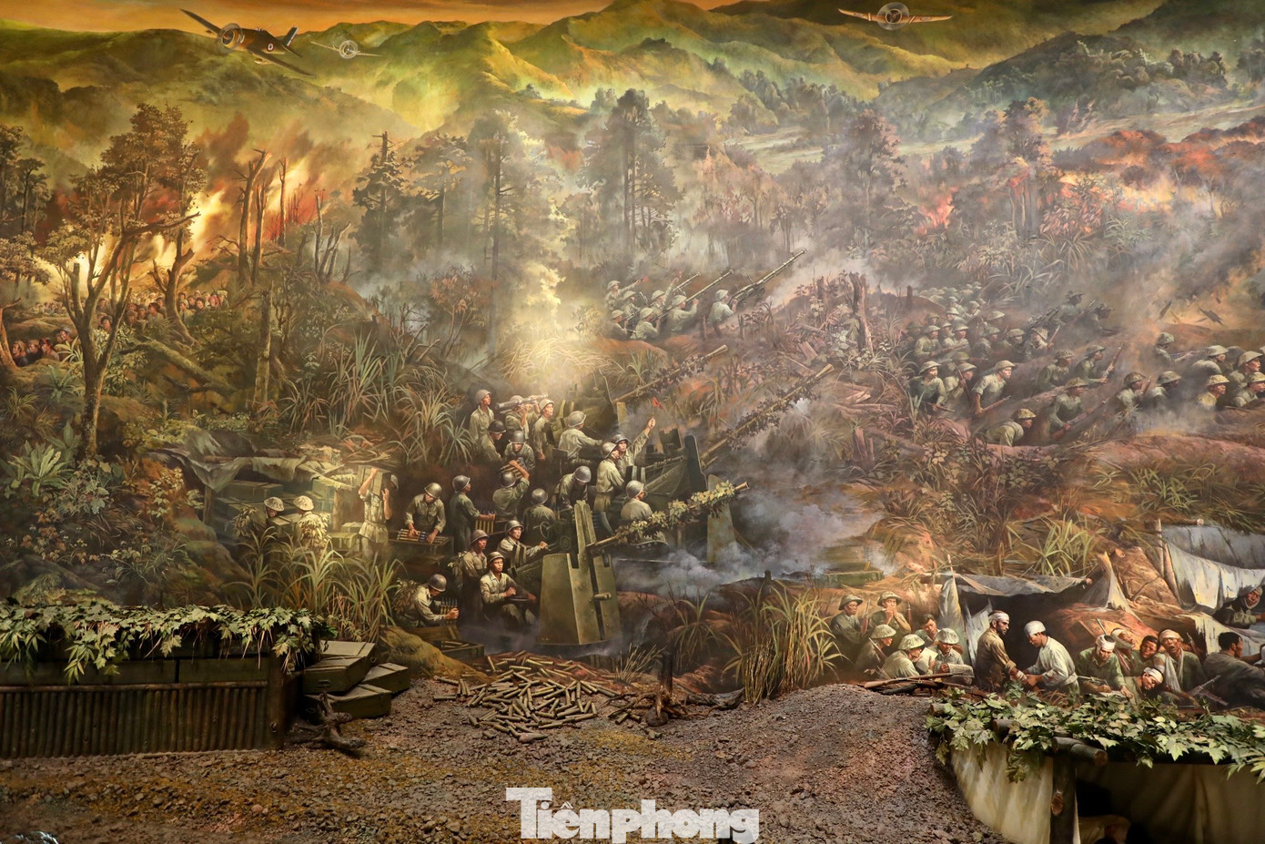 Kế tiếp là trường đoạn Khúc dạo đầu hùng tráng - với điểm nhấn là trận Him Lam mở màn chiến dịch Điện Biên Phủ, như một đòn đánh phủ đầu vào quân thù, khẳng định sức mạnh pháo binh của ta.