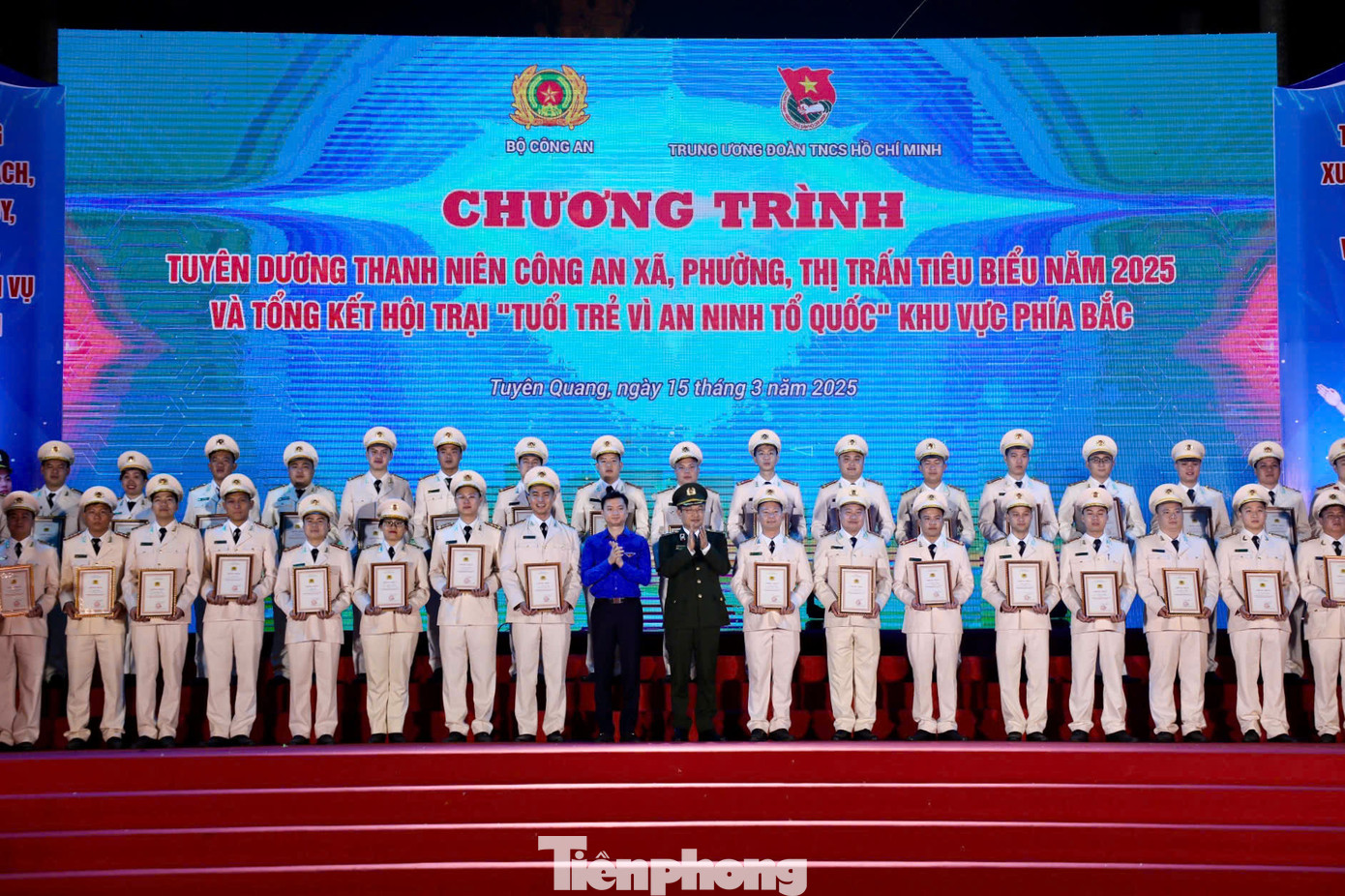 Anh Nguyễn Minh Triết - Bí thư Trung ương Đoàn và Trung tướng Nguyễn Ngọc Toàn - Cục trưởng Cục Công tác chính trị, Bộ Công an trao bằng khen cho 80 thanh niên Công an xã, phường, thị trấn tiêu biểu năm 2025. Anh Nguyễn Minh Triết - Bí thư Trung ương Đoàn và Trung tướng Nguyễn Ngọc Toàn - Cục trưởng Cục Công tác chính trị, Bộ Công an trao bằng khen cho 80 thanh niên Công an xã, phường, thị trấn tiêu biểu năm 2025.