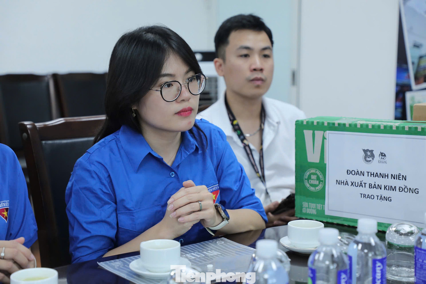 Bạn Diễm My Bí thư Chi đoàn NXB Kim Đồng tại Hà Nội gửi gắm báo mang những tặng phẩm của chi đoàn đến với đồng bào, đặc biệt là các em nhỏ trong dịp Tết Trung thu.