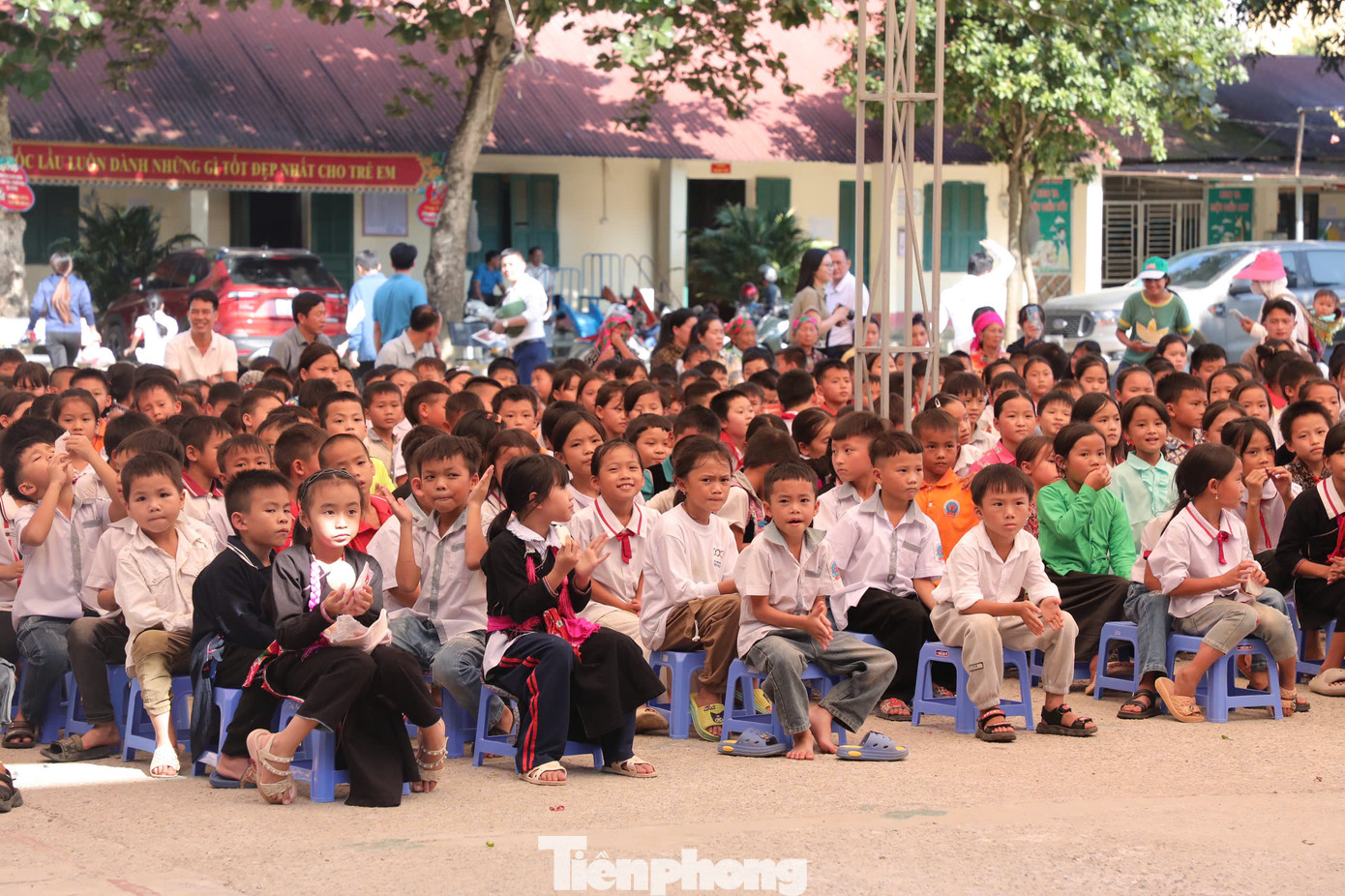 Đặc biệt, nhà báo Lê Minh Toản mong muốn, chương trình sẽ truyền cho các em nghị lực, kỹ năng sống, kỹ năng vượt qua số phận. “Chúng ta đã và sẽ gặp nhiều khó khăn. Quê tôi ở Quảng Bình, nhà tôi đang ngập đến nóc; cha mẹ tôi cũng đang sống chung với lũ, vất vả, khó khăn. Vấn đề là chúng ta cần nghị lực và kỹ năng để vươn lên. Tiền, sự trợ giúp rất cần nhưng không phải là tất cả. Cái chúng tôi muốn các em có là kỹ năng sinh tồn, khát vọng sống, kiên cường, bền bỉ”, nhà báo Lê Minh Toản chia sẻ.