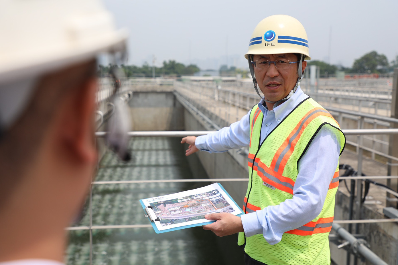 Ông Kelgo Hatta đại diện nhà thầu cho biết, nhà máy xử lý nước thải Yên Xá được sử dụng công nghệ bùn hoạt tính. Đây là công nghệ truyền thống được sử dụng rộng rãi trên thế giới, trong đó có Nhật Bản. Nước thải khi được nhà máy xử lý sẽ đáp ứng quy chuẩn, tiêu chuẩn của Việt Nam.