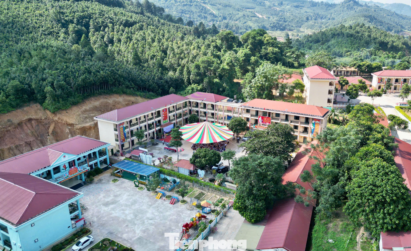 Trường PTDT bán trú Tiểu học Cốc Lầu nhìn từ trên cao