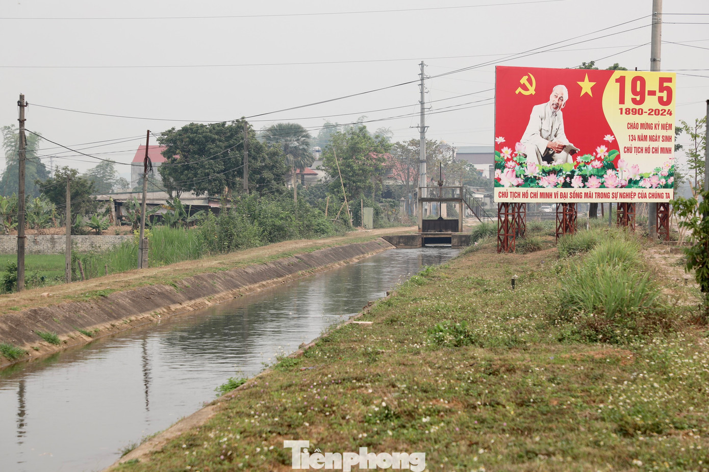 Tuyến kênh chính dài 0,83 km, lưu lượng 4,2 m3/s. Tuyến kênh tả dài 15,016 km với lưu lượng thiết kế 1,9 m3/s, diện tích tưới 1.500 ha, số lượng kênh nhánh (cấp II) 45 tuyến kênh. Tuyến kênh hữu dài 18,051 km với lưu lượng thiết kế 2,3 m3/s, diện tích tưới 1.817 ha, số lượng kênh nhánh (cấp II) 41 tuyến kênh.