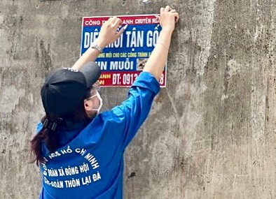 Các quảng cáo, rao vặt trên tường, cột điện cũng được gỡ bỏ đi.