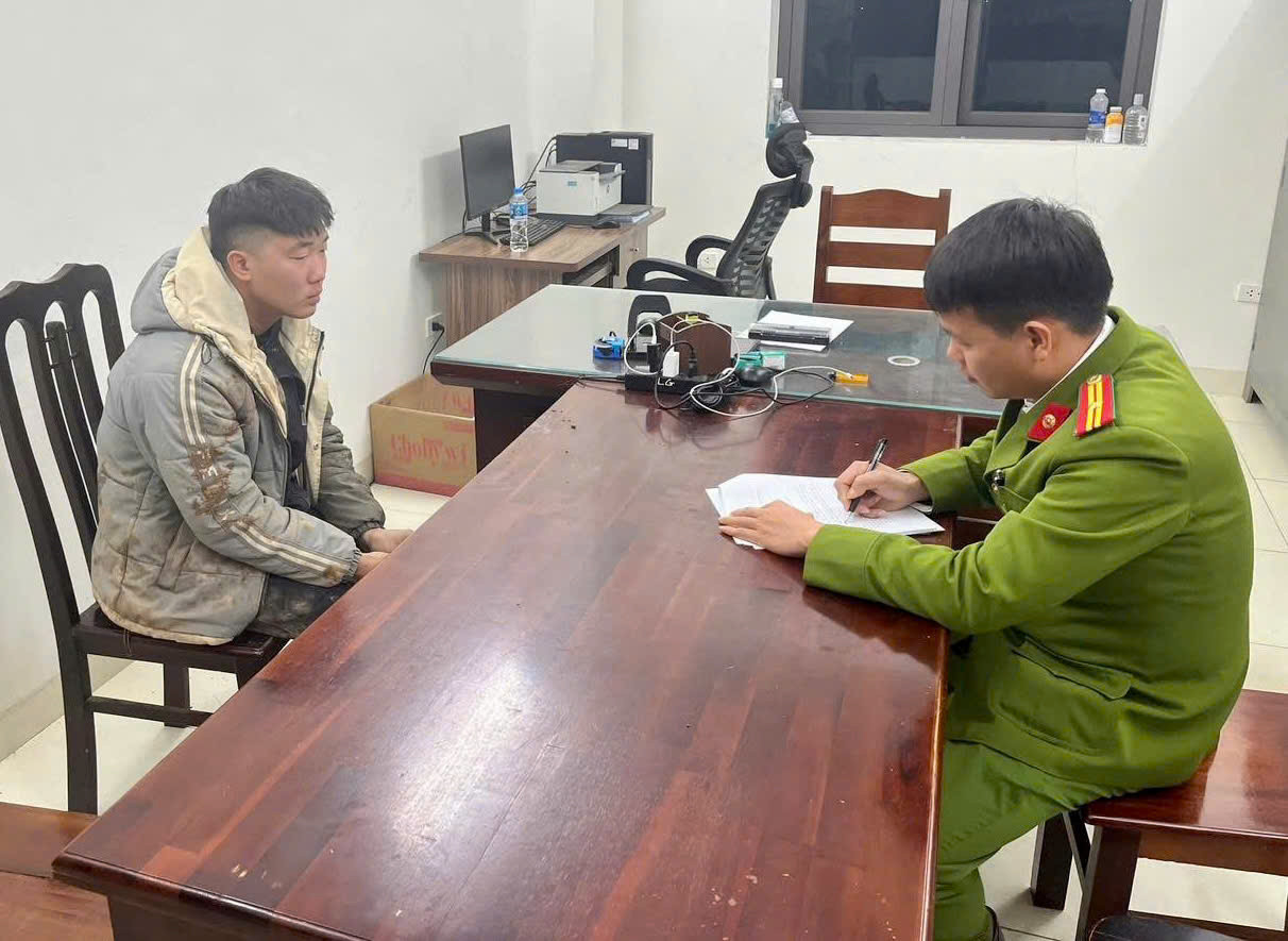 Nguyễn Văn Linh tại cơ quan công an. Ảnh: Công an tỉnh Tuyên Quang Nguyễn Văn Linh tại cơ quan công an. Ảnh: Công an tỉnh Tuyên Quang