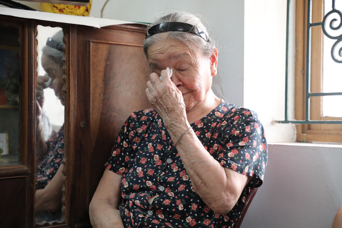 Bà Ngô Thị Viên (90 tuổi, cháu dâu dòng họ Nguyễn Phú) xúc động: "Khi gia đình chú Trọng dựng vợ, gả chồng cho con hay có cháu nội, cháu ngoại, tôi và anh em trong họ thường ra nhà chúc mừng. Gia đình chú luôn tiếp đón chúng tôi giản dị nhưng nồng ấm. Từ khi làm Tổng Biên tập Tạp chí Cộng sản đến khi giữ chức vụ cao nhất của Đảng, nhà chú vẫn đơn giản, ấm cúng, nếp sinh hoạt chẳng khác gì ở quê".