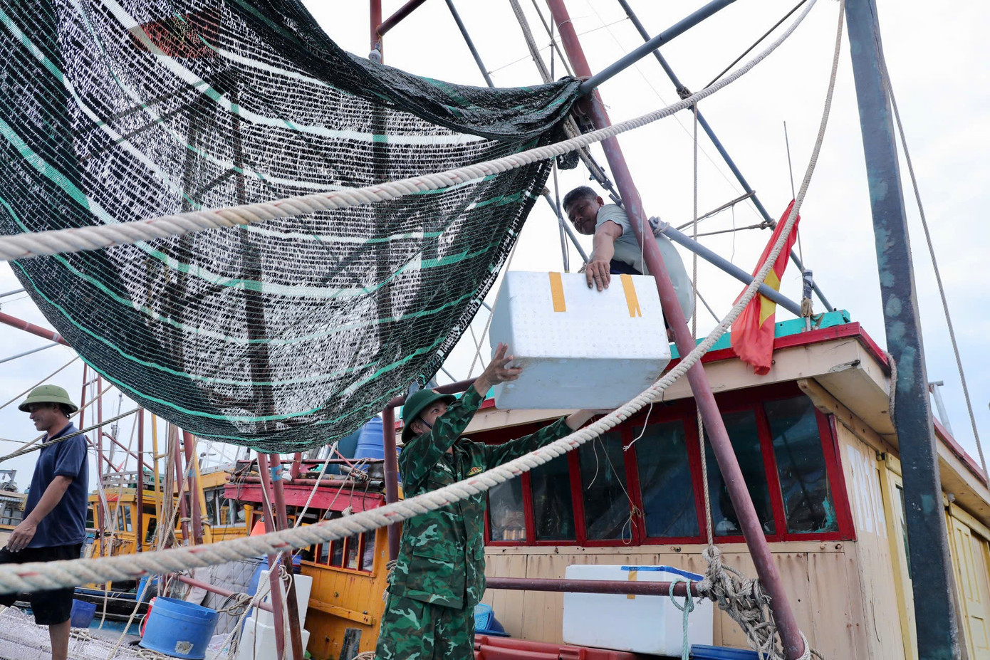 Siêu bão YAGI đã vào vịnh Bắc Bộ, cách Quảng Ninh hơn 200km ảnh 24