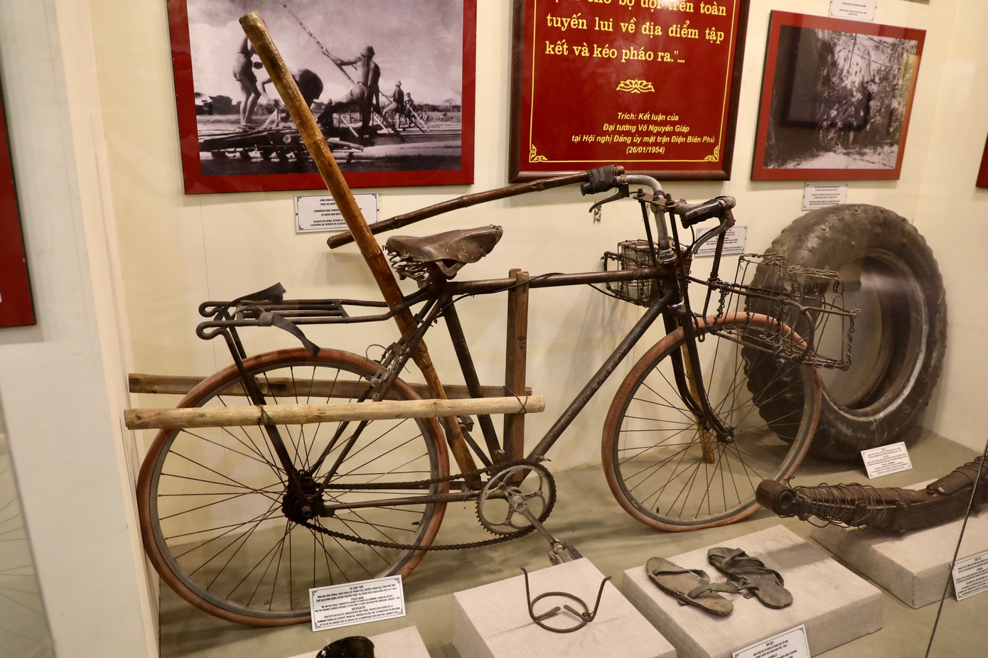 Tại Bảo tàng Chiến thắng lịch sử Điện Biên Phủ (thành phố Điện Biên Phủ, tỉnh Điện Biên), du khách sẽ được khám phá nhiều tài liệu, hiện vật quý giá đã góp phần làm nên Chiến thắng Điện Biên Phủ "lừng lẫy năm châu, chấn động địa cầu". Trong đó, đáng chú ý là chiếc xe đạp thồ của chiến sĩ dân công Ma Văn Thắng (đoàn Phú Thọ) với kỷ lục chuyển gạo trung bình 337kg/chuyến. Xe đạp thồ là loại "vũ khí đặc biệt” đã tiến hành chiến dịch hậu cần phi thường cho tiền tuyến.