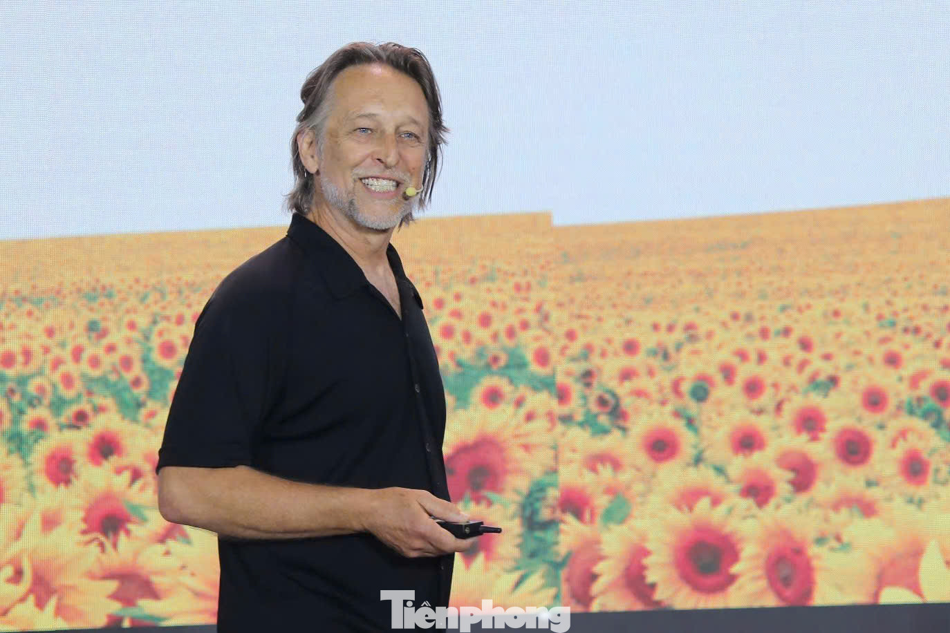 Theo ông Thomas Hobson, hạnh phúc không phải đích đến, mà là hành trình khám phá. Theo ông Thomas Hobson, hạnh phúc không phải đích đến, mà là hành trình khám phá.